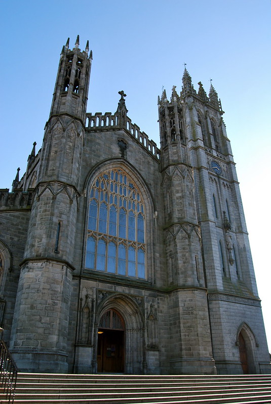 A cathedral against an open, blue sky.